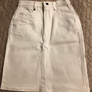 White Denim Stretchy Skirt Size 7/8 Nice